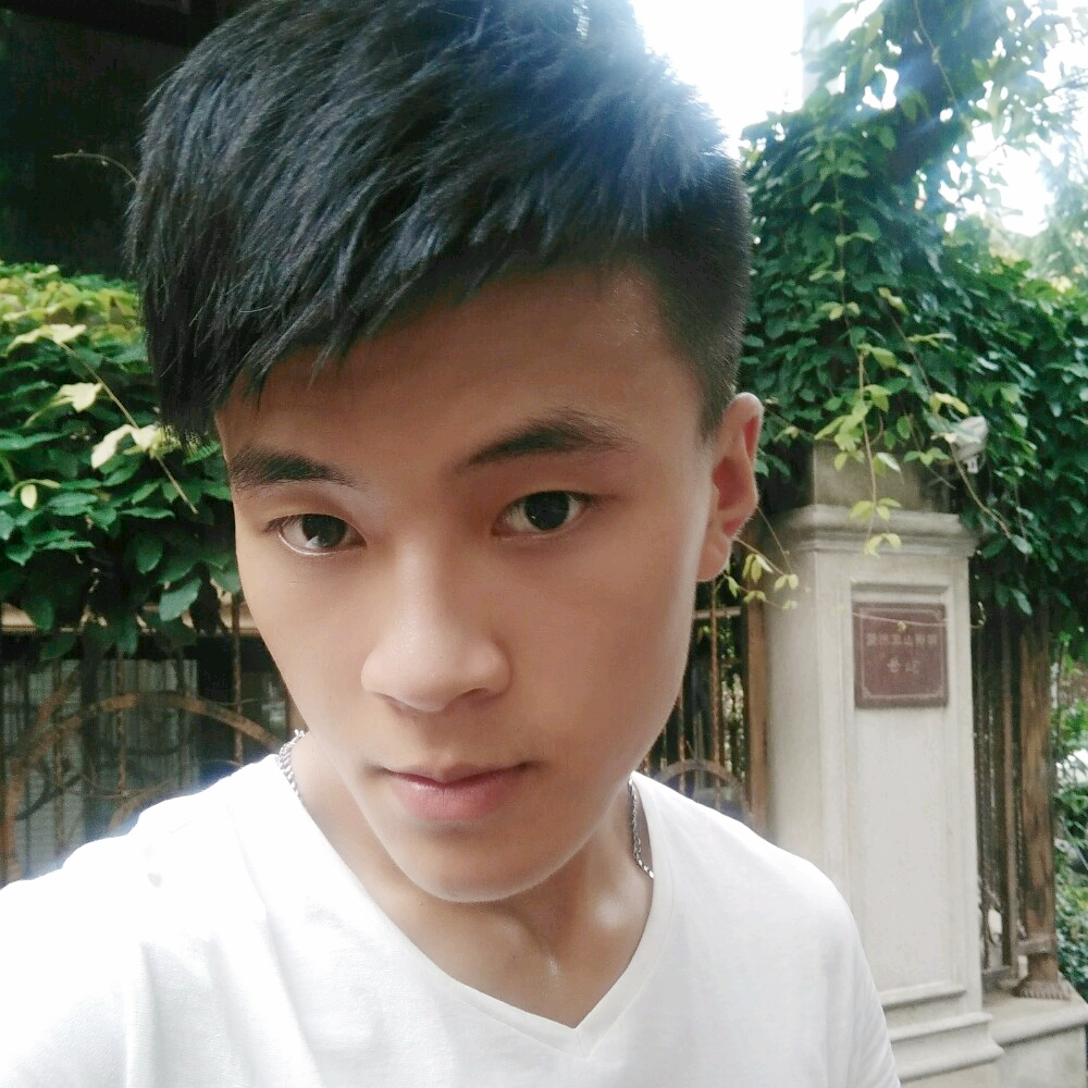英俊大白的照片