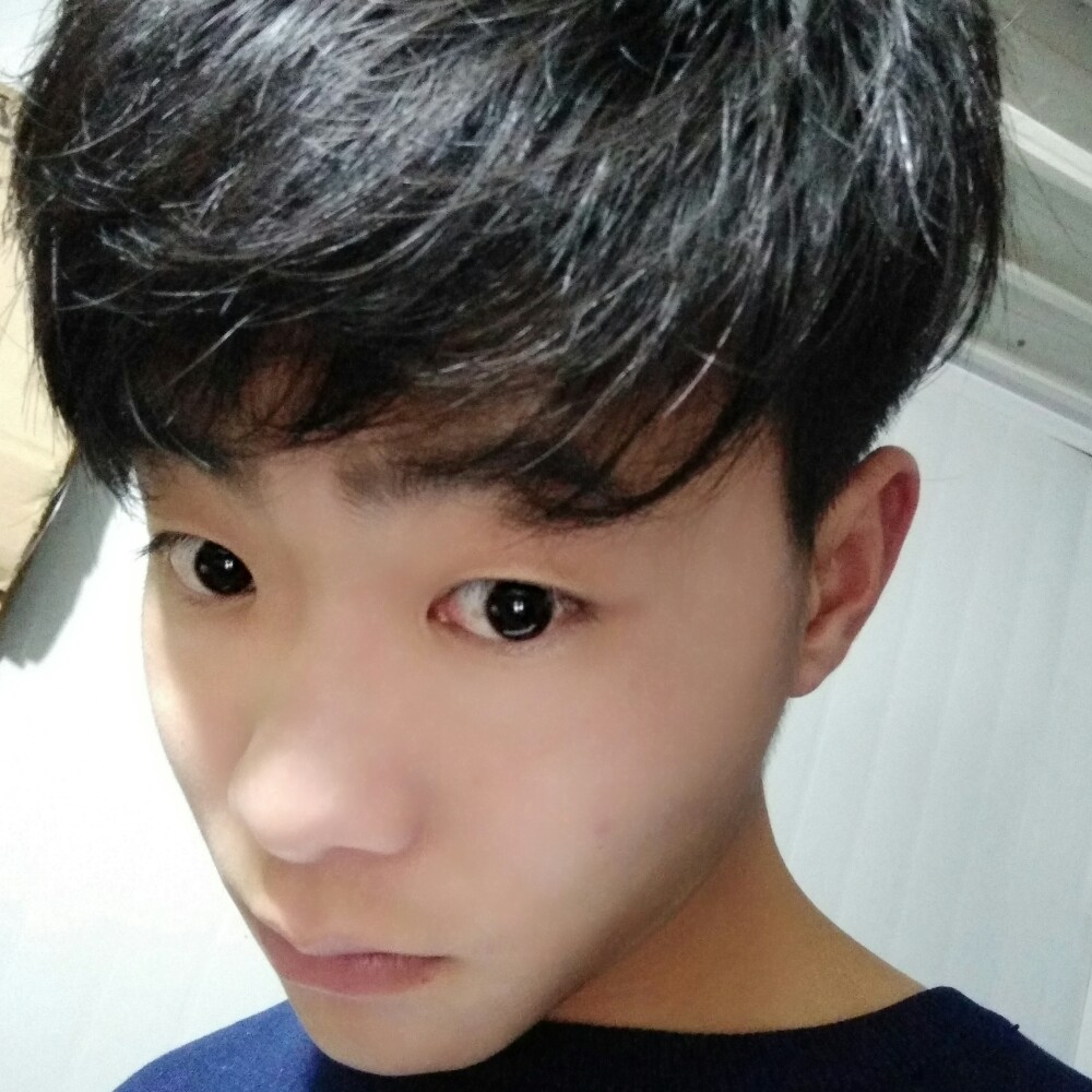 典雅蹙眉世界的照片