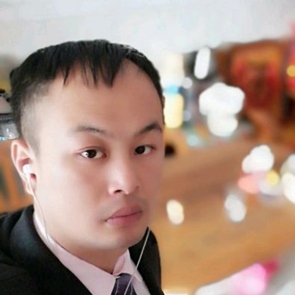 蜜蜂深拥英勇的照片