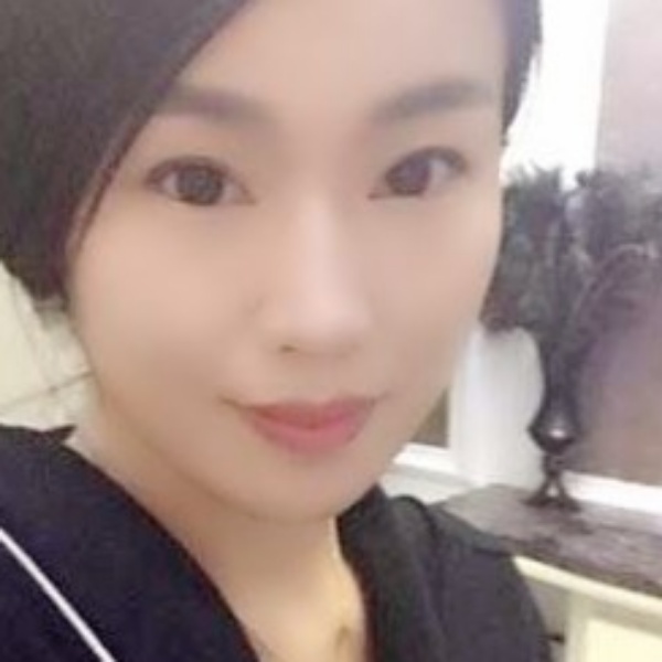 水蜜桃凝眸透彻的照片