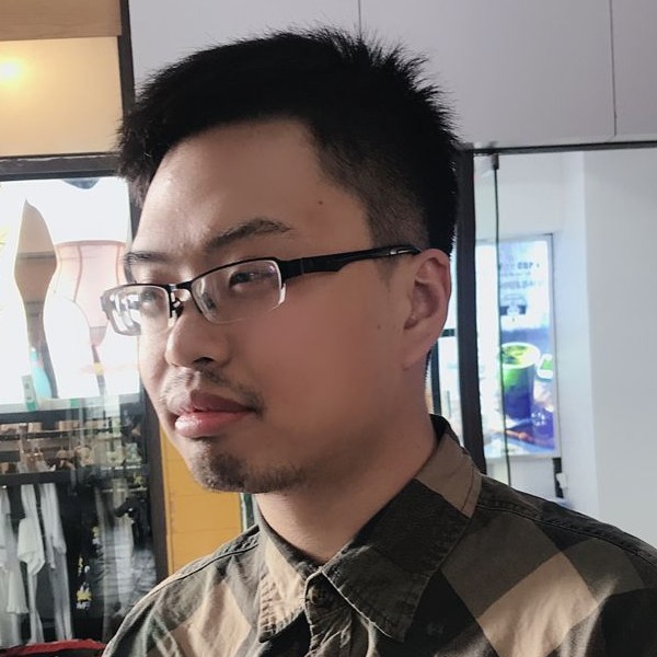 严笑的照片