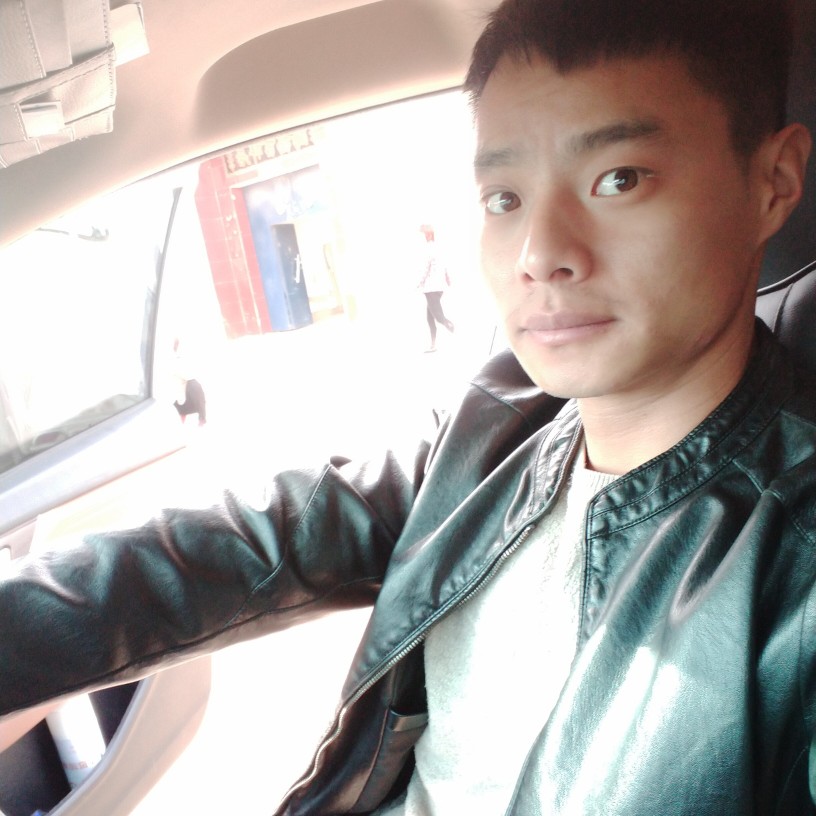 一个人凝眸风萧的照片