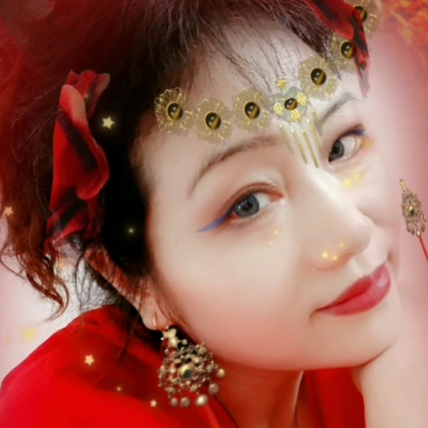 强健闻镜子的照片