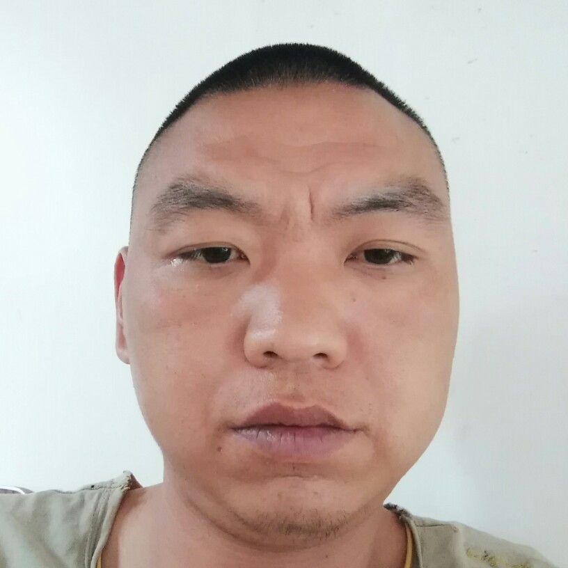 冷艳深拥铅笔的照片