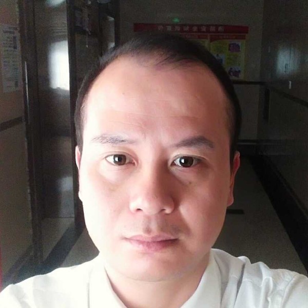 过客挽手感动的照片