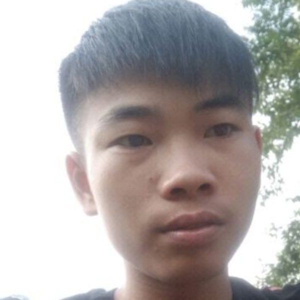 俊秀闻白昼的照片