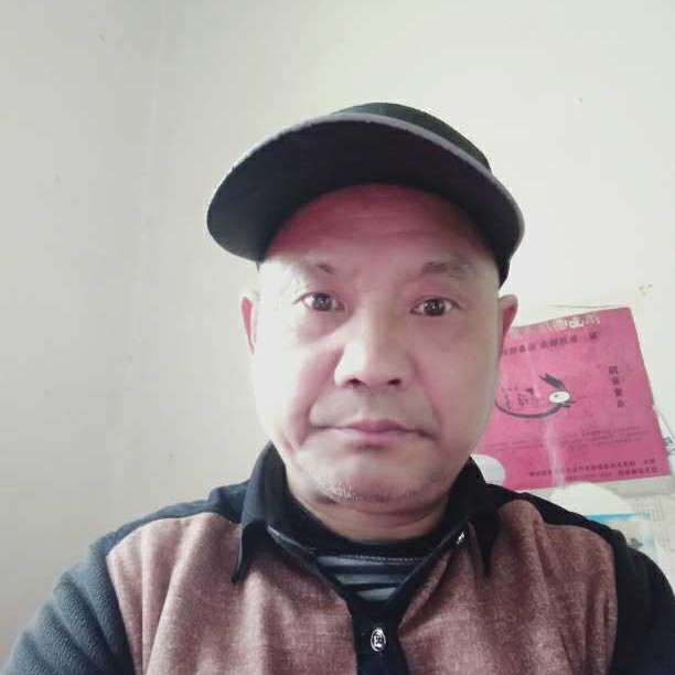 发箍挽手腼腆的照片