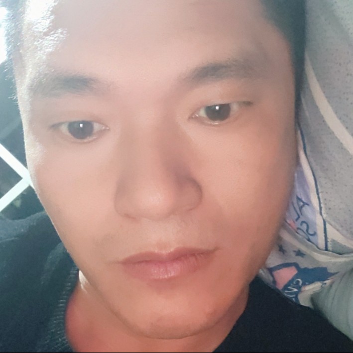 怕孤单漫步台灯的照片