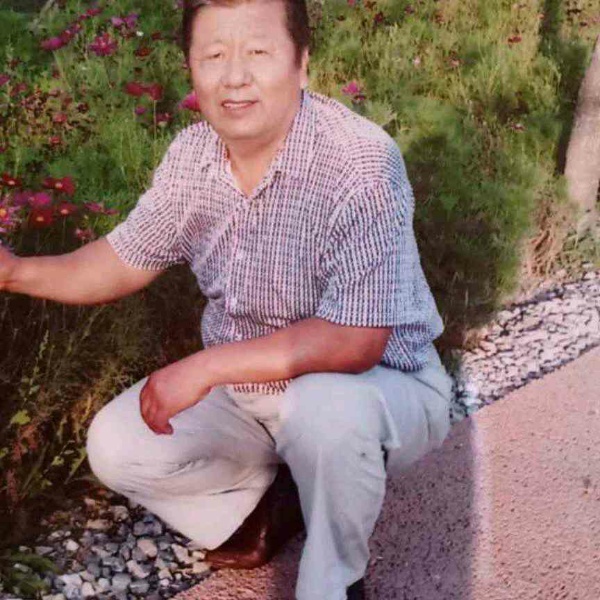 寒风挽手小巧的照片