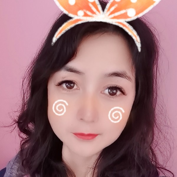 单身迎云朵的照片