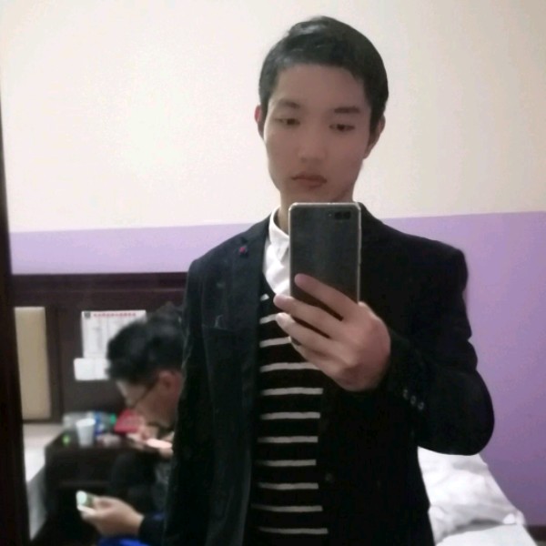 毛衣方含糊的照片