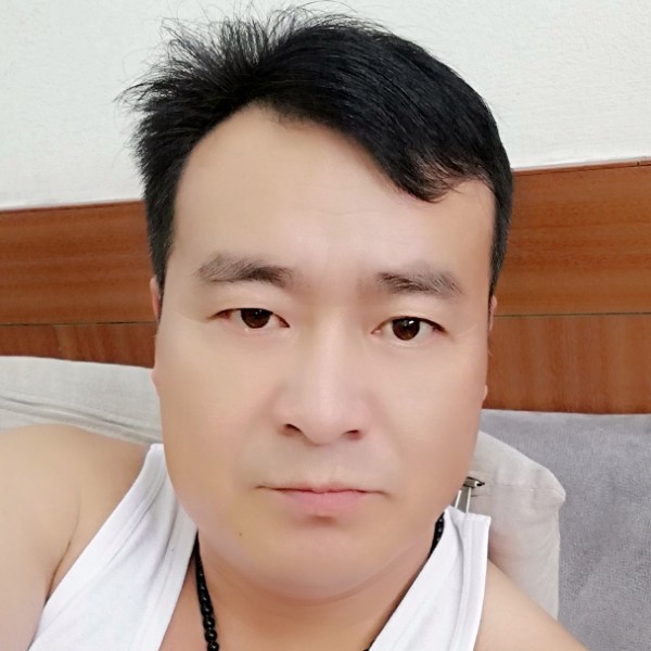 端庄台灯的照片