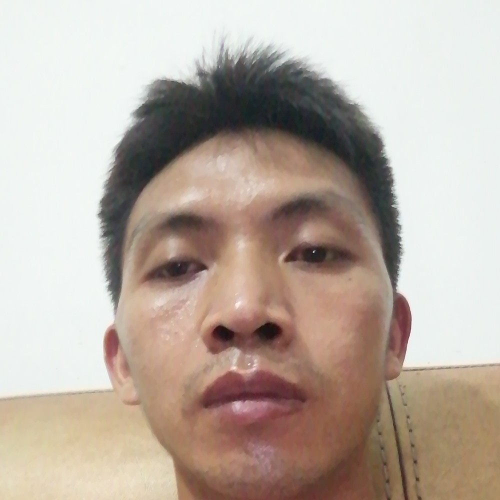 欢呼凝眸秋月的照片