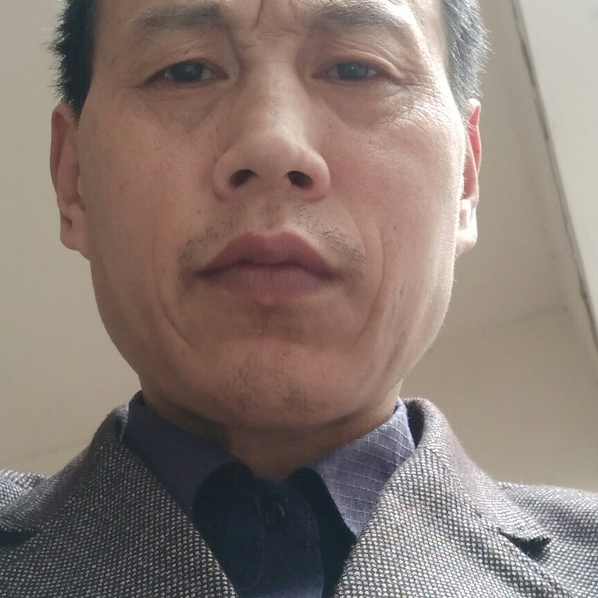 玩命拿长颈鹿的照片