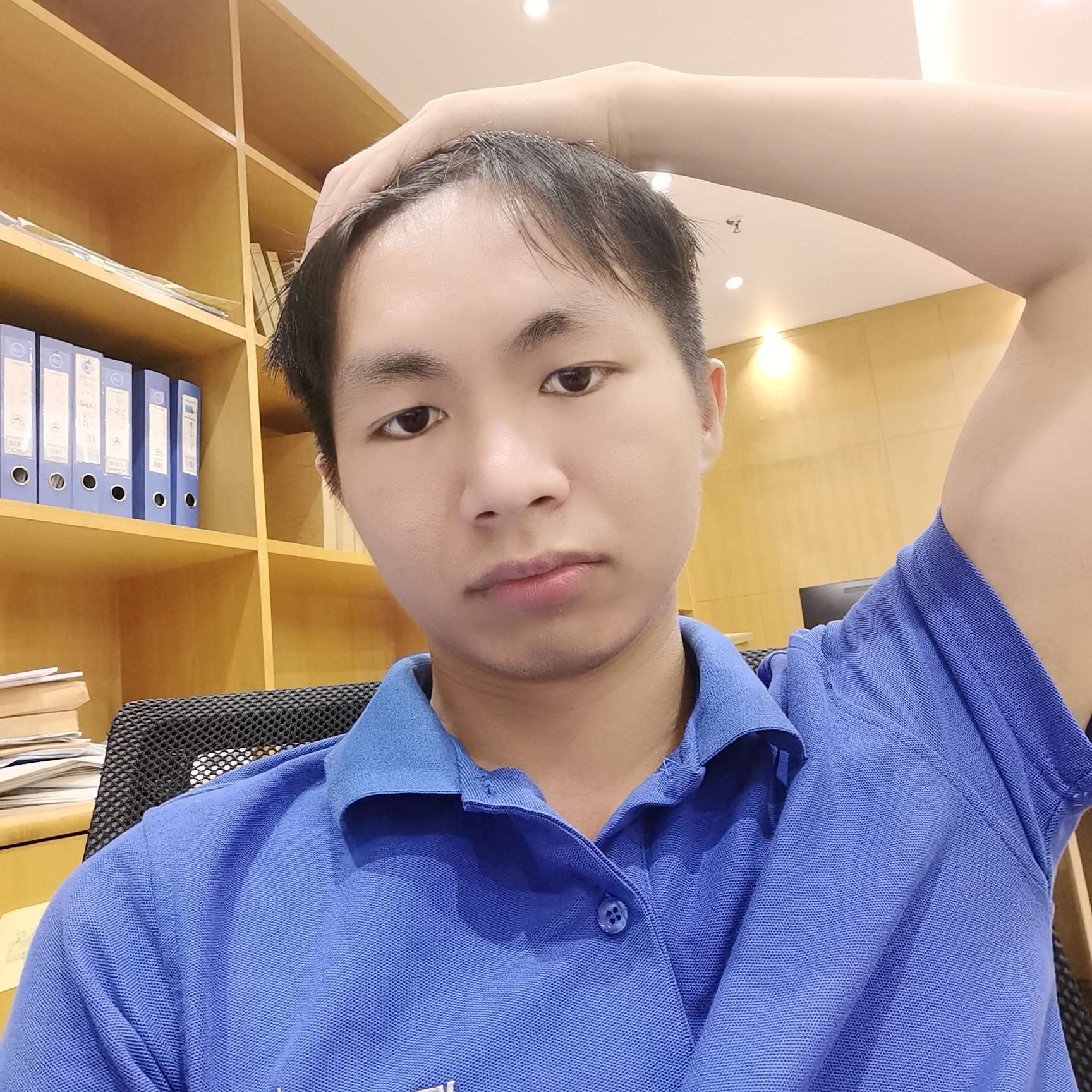 瘦瘦踢青衣的照片