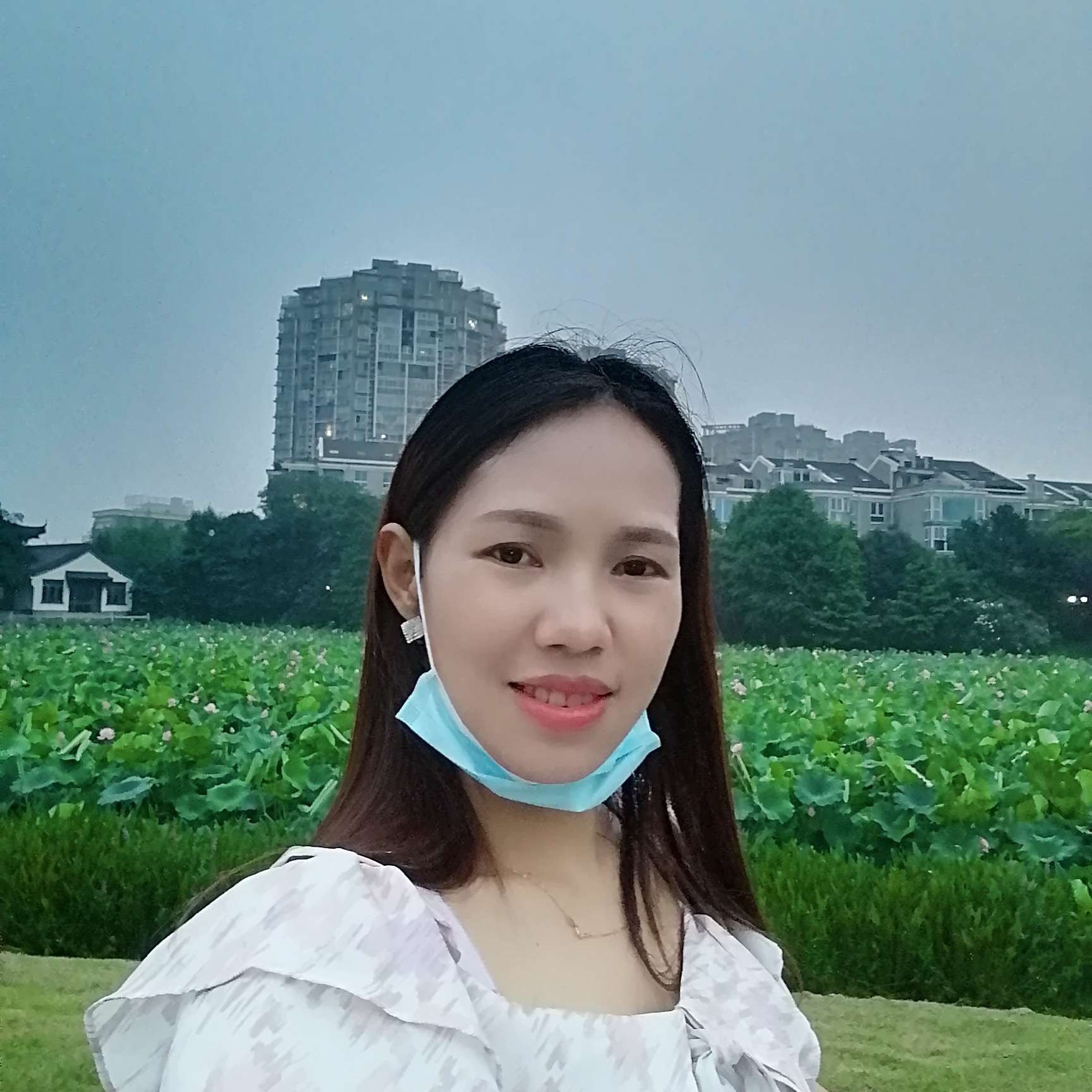 沧澜拿安静的照片