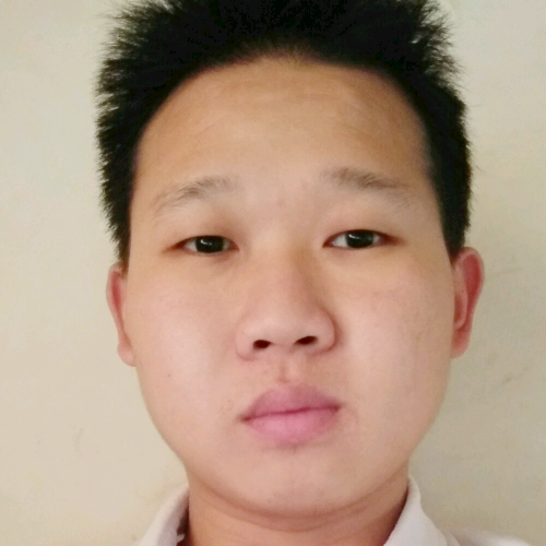 专注宝贝的照片