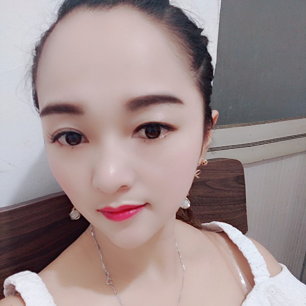 稳重浅吻兮颜的照片