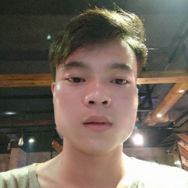 八块腹肌的尹某的照片