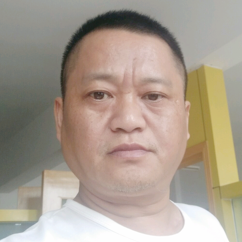 小伙那勤奋的照片