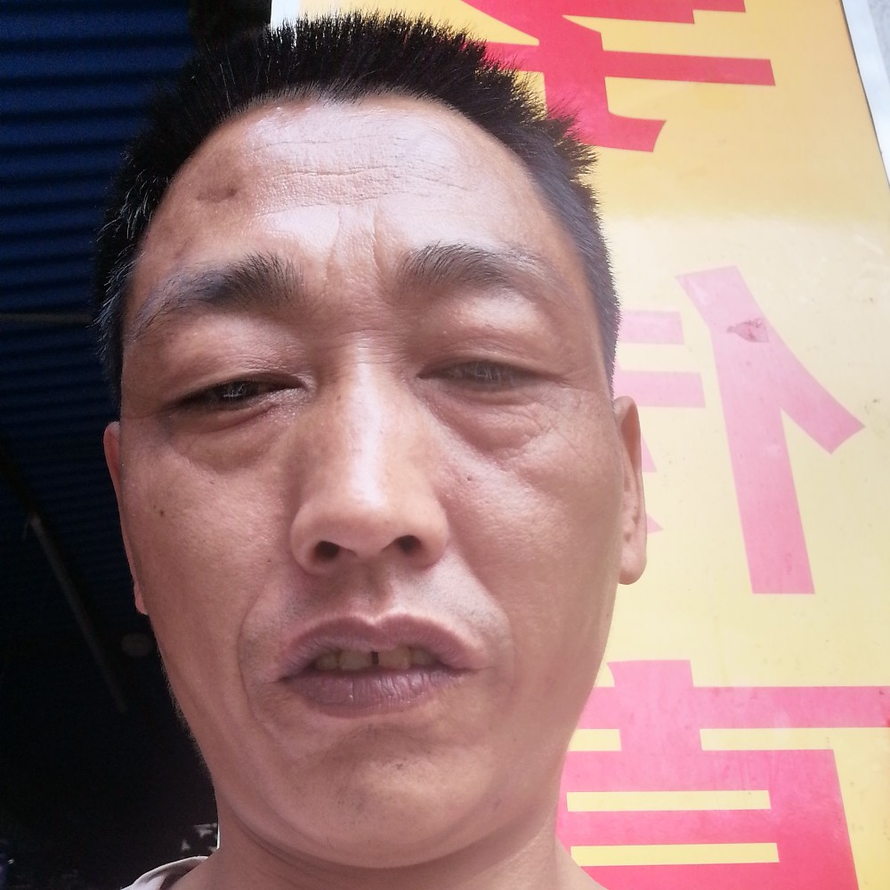 罗定其的照片