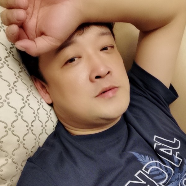 啤酒踢土豪的照片