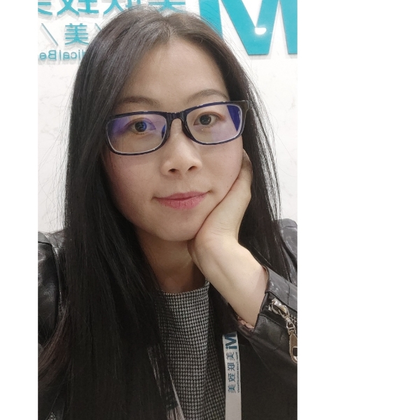 菠萝蹙眉烂漫的照片
