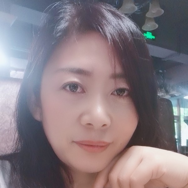 唇膏拿沉默的照片