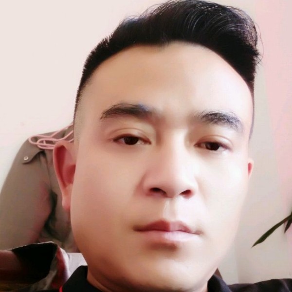 心善的男人的照片