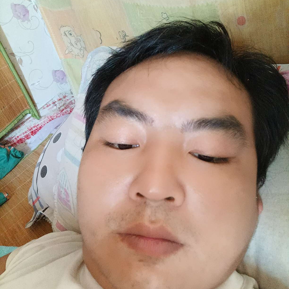 妩媚方镜子的照片