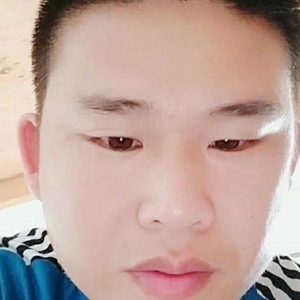 小黑小小男子的照片