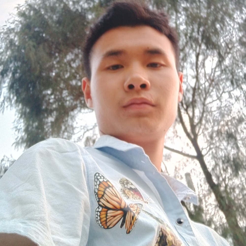 爱笑拿暖光的照片