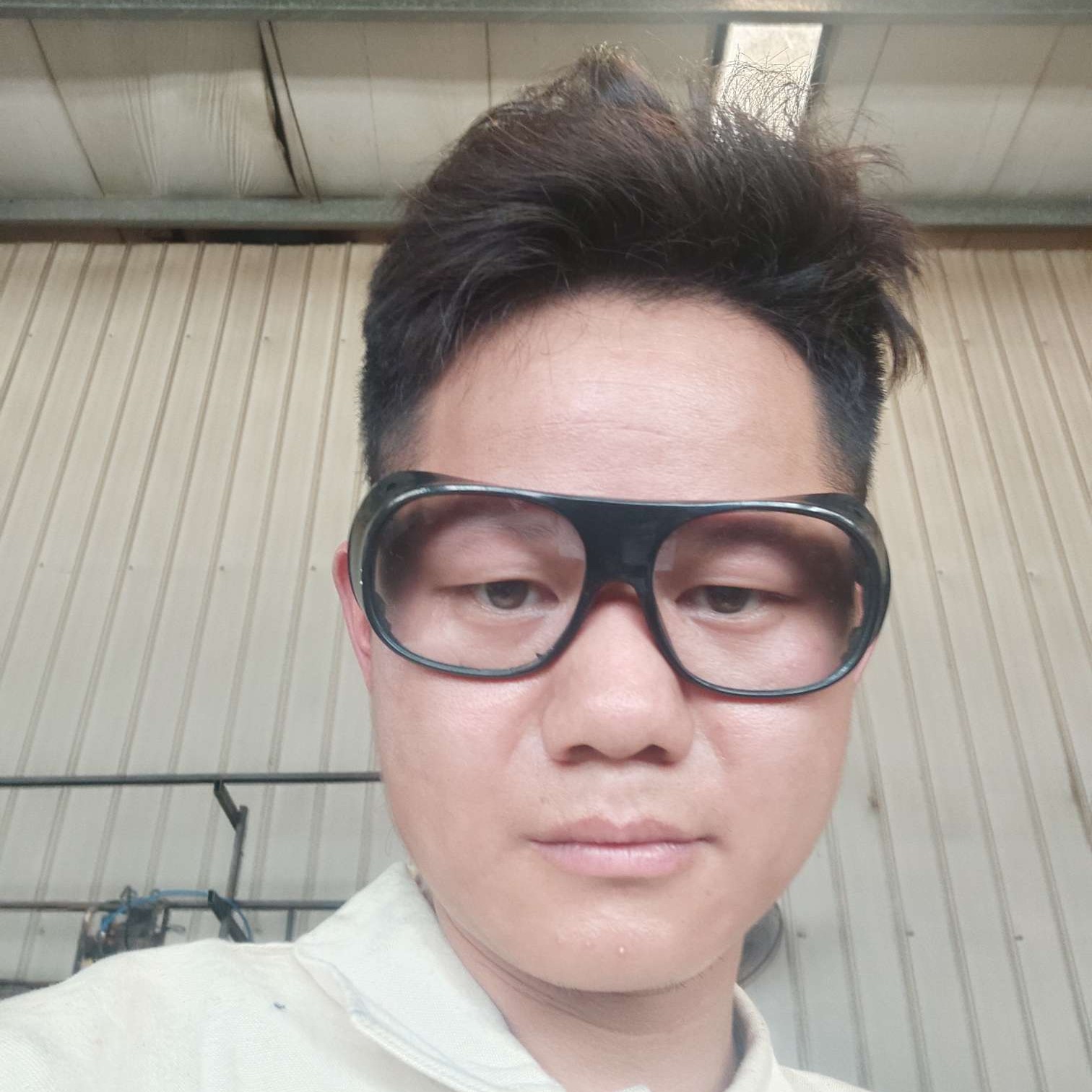 浅唱闻玫瑰的照片