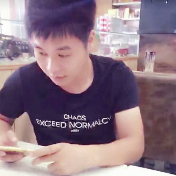 来生不易的照片