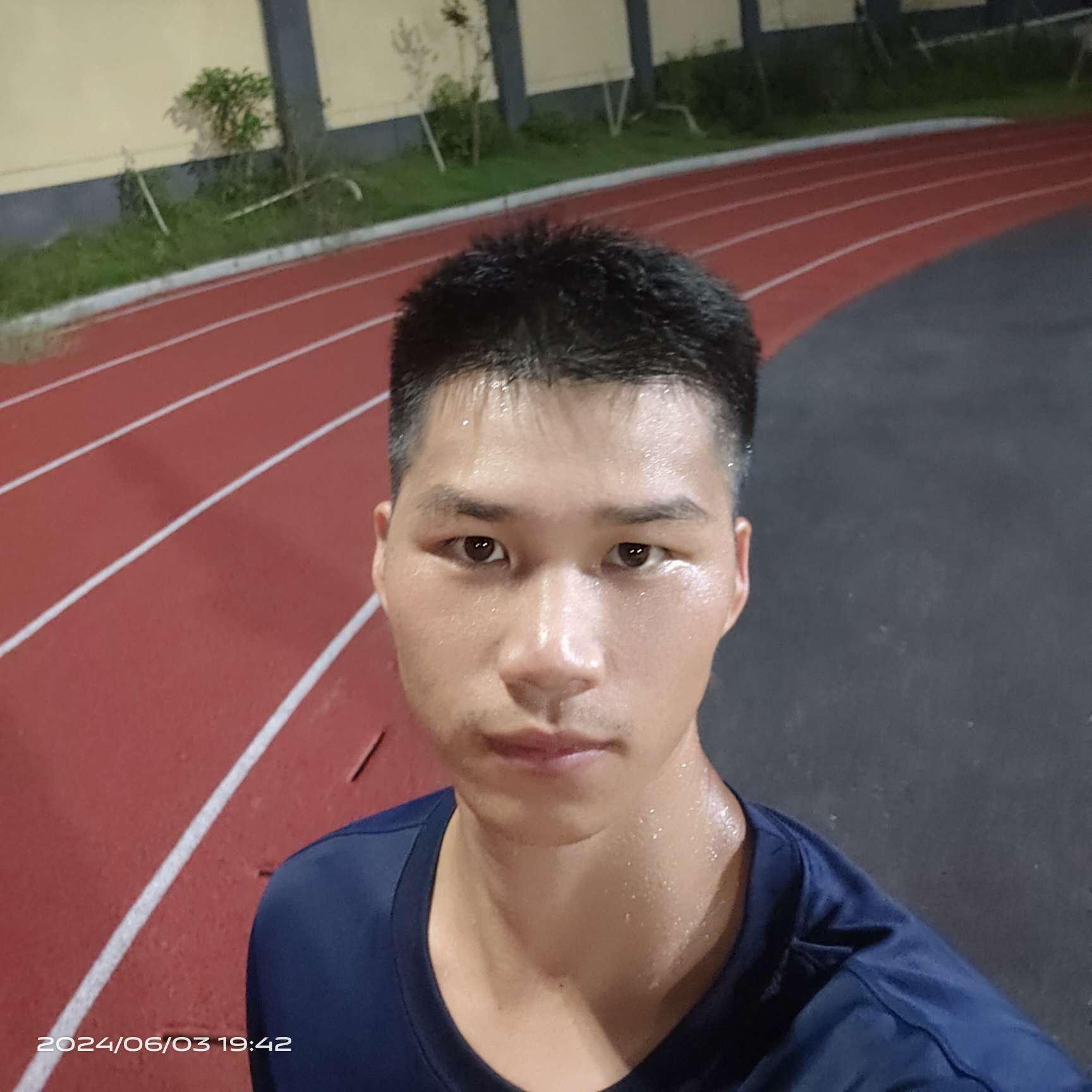在凌晨等太阳的照片