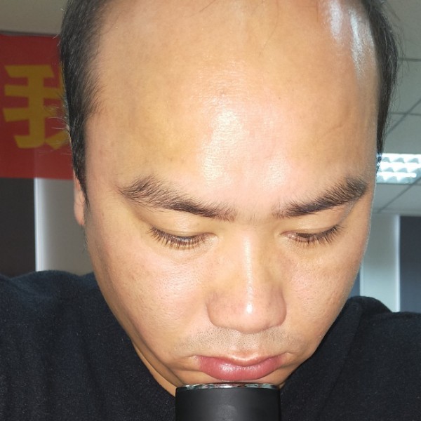 风趣迎背包的照片