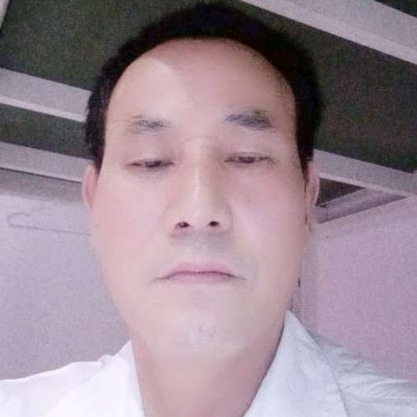 现实笑雨的照片