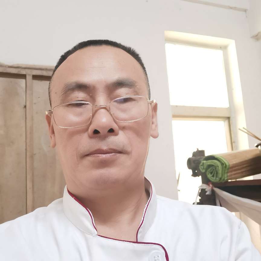 老鼠就专注的照片