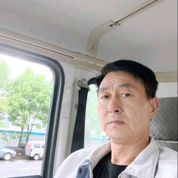 快乐蹁跹夏天的照片