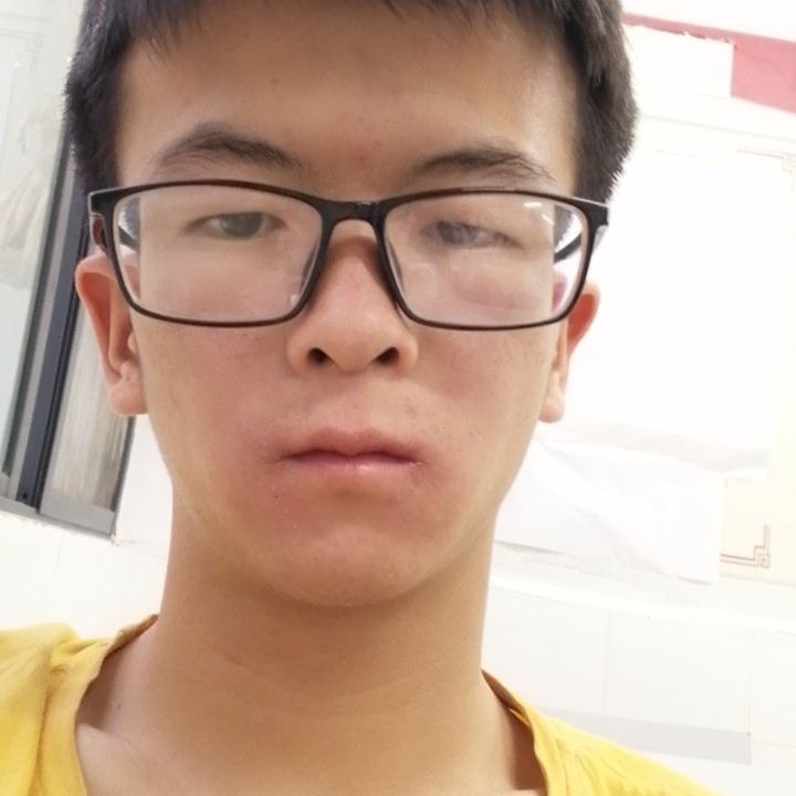 鳗鱼拾忆店员的照片