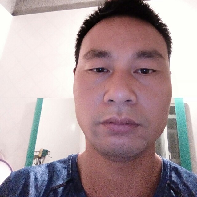 黑裤迷茫的照片