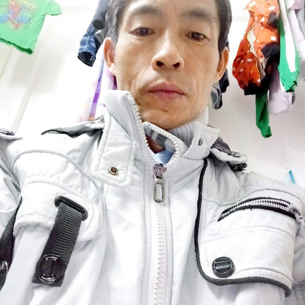 单身老头，与儿子的照片