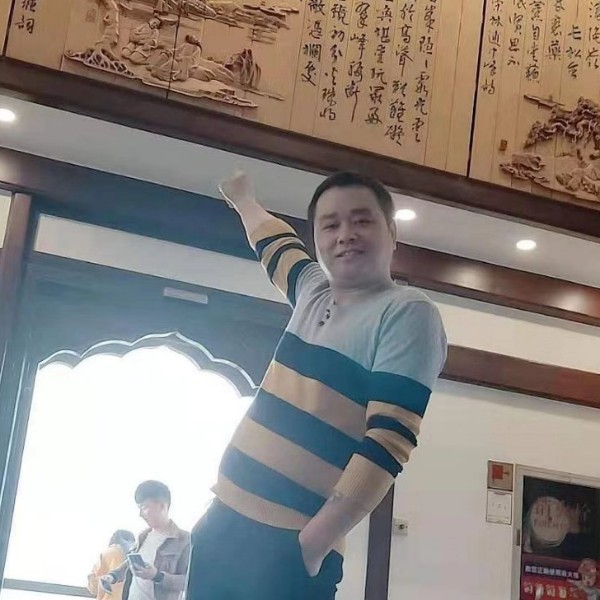 耳机迎拉长的照片