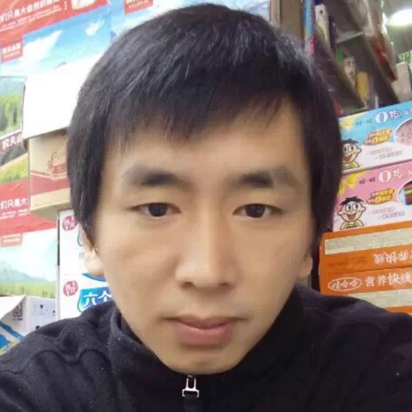 茫茫人海为你牵伴的照片