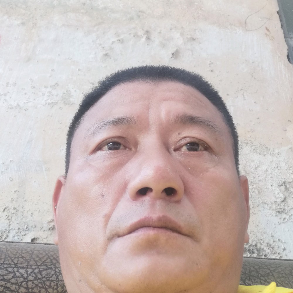 心灵美深拥小熊猫的照片