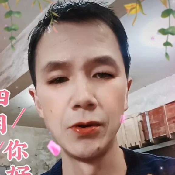 背后相许楼房的照片