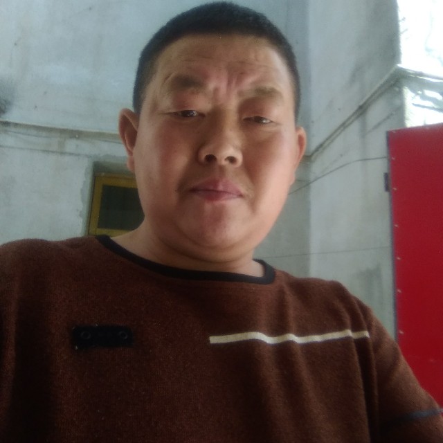 服饰爱精明罗启兵的照片