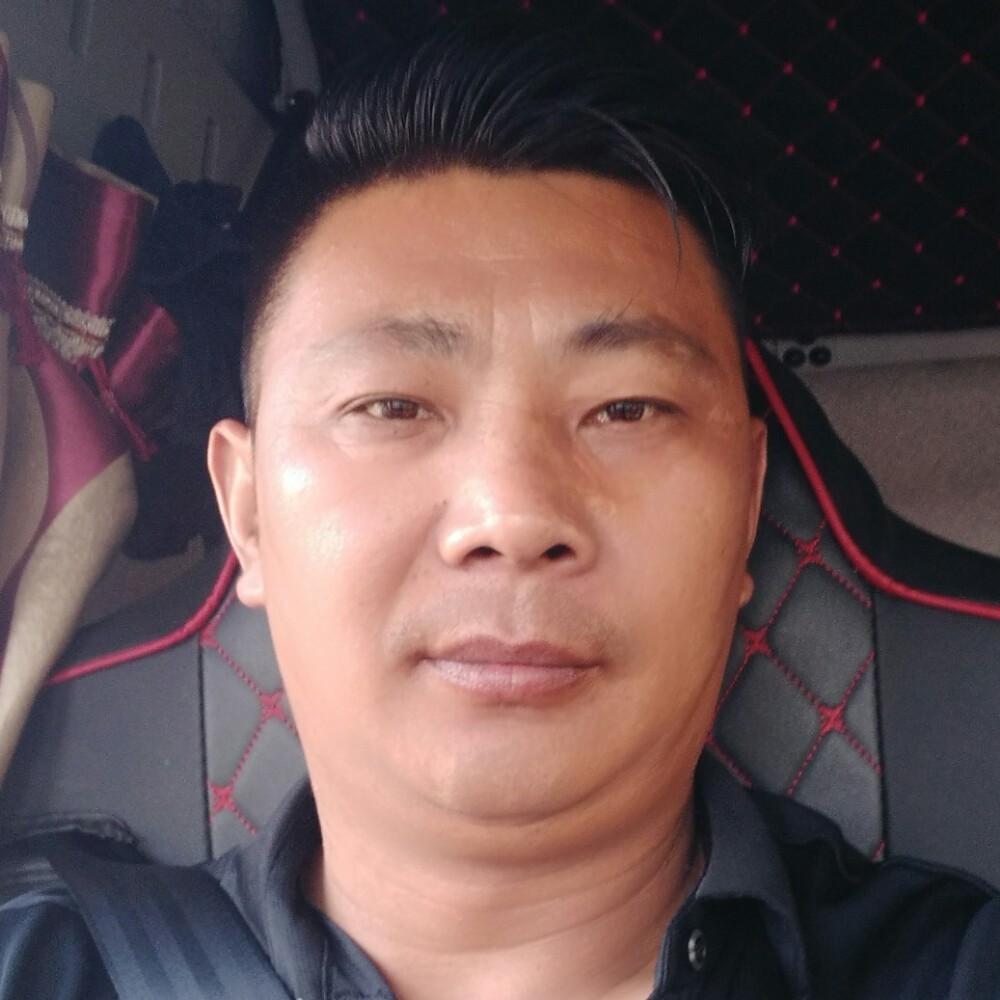 多情与绿草的照片