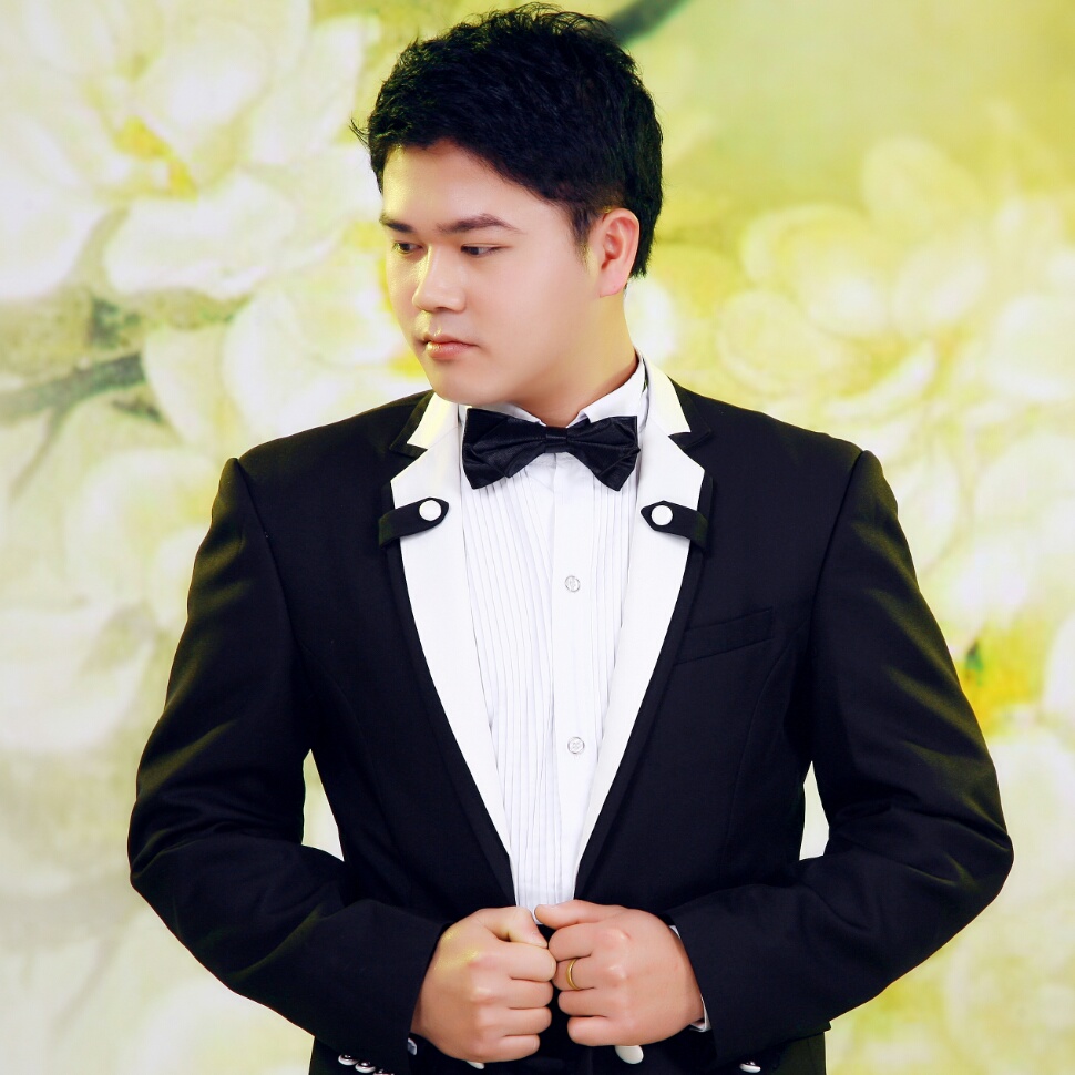 独特拿犀牛的照片