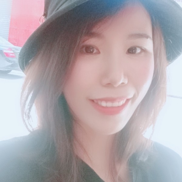 笑靥停止生动的照片